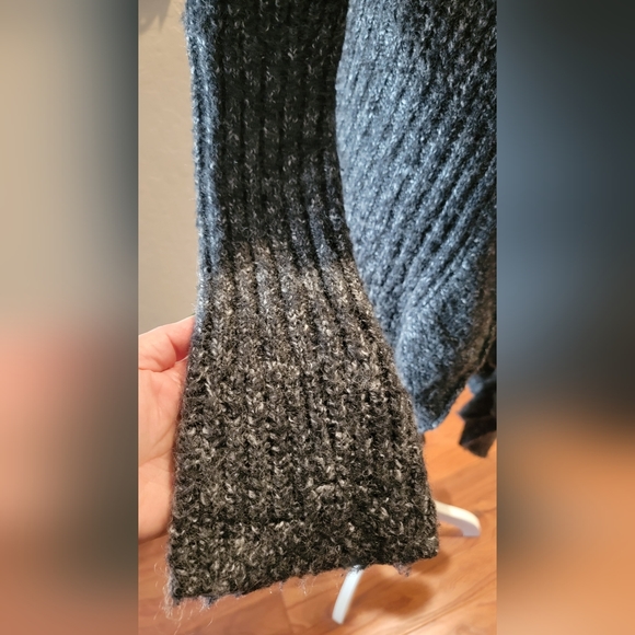 Cozy Sweater - Long Fluted - Size M - Picture 5 of 8